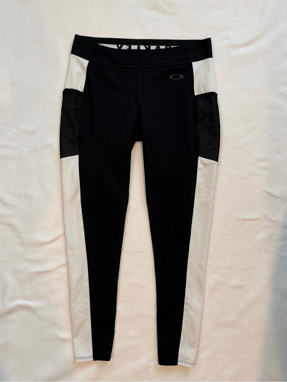 Oakley Women’s Black and White Performance Leggings Sz Medium